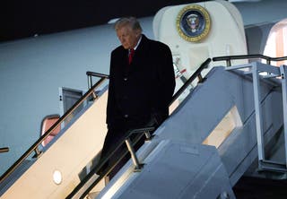 Trump walks down the airstairs